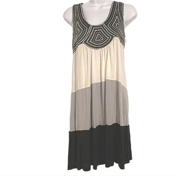 Papillon Blanc  Embroidered Accent Neckline Multicolored Size Medium - Picture 1 of 3